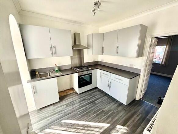 2 bed Terraced to rent Image 4