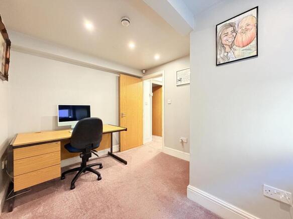 2 bed Flat for sale Image 9