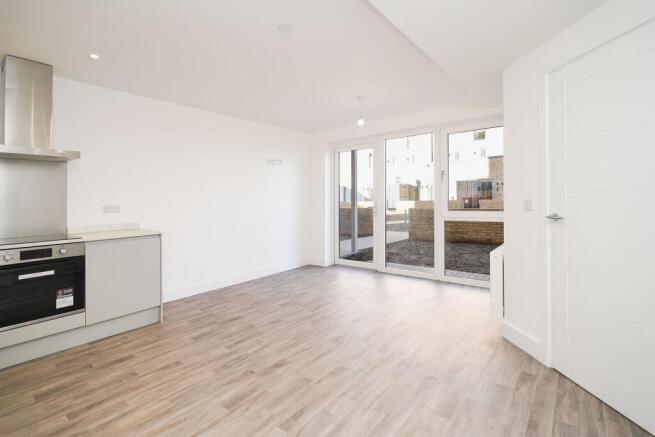 3 bed Town House to rent Image 4
