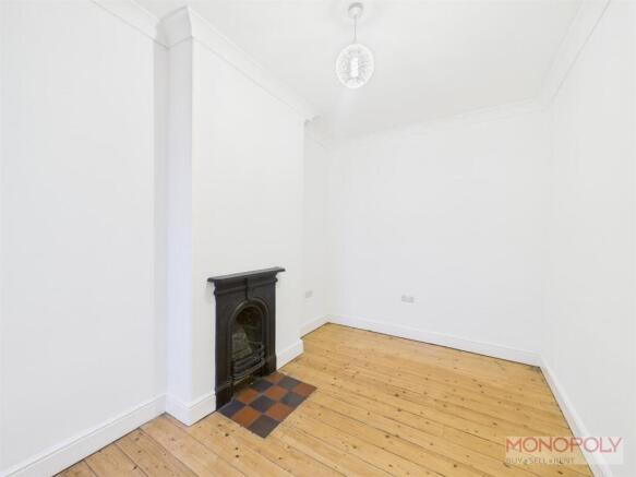 CAM01943G0-PR0586-STILL015.jpg