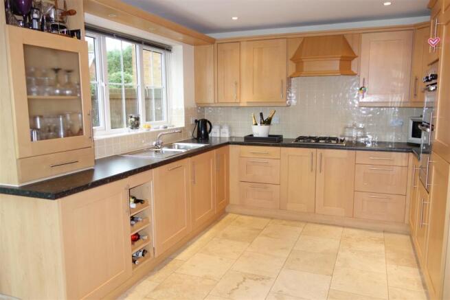 Kitchen 1.jpg