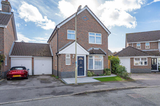 3-bed detached on Trimaran Road, Warsash, £450,000
