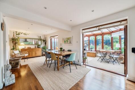 Shilton Road, Carterton, Oxfordshire, OX18