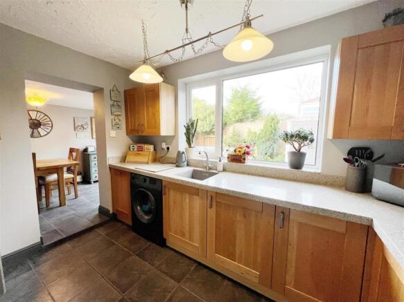 Kitchen pic 1.jpg