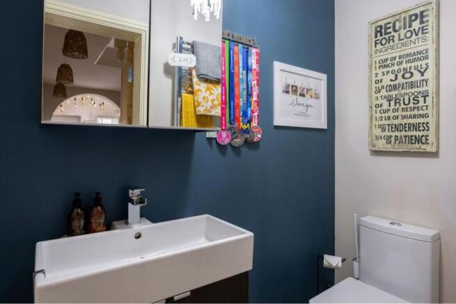4 bed Semi-Detached for sale Image 8