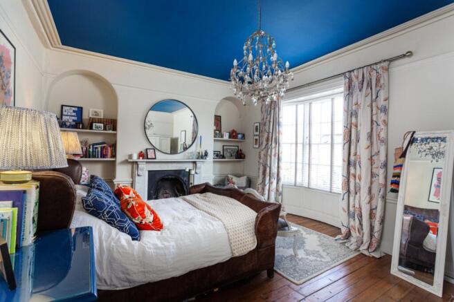 5 bed Terraced for sale Image 12