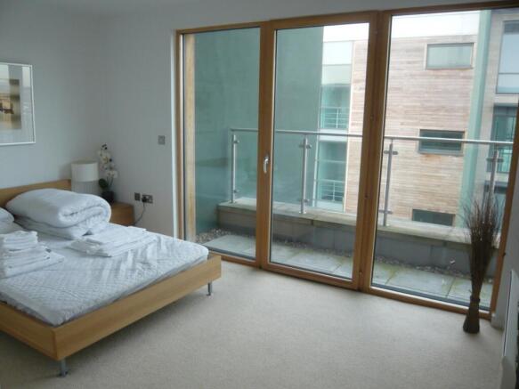 2 bed Penthouse to rent Image 4