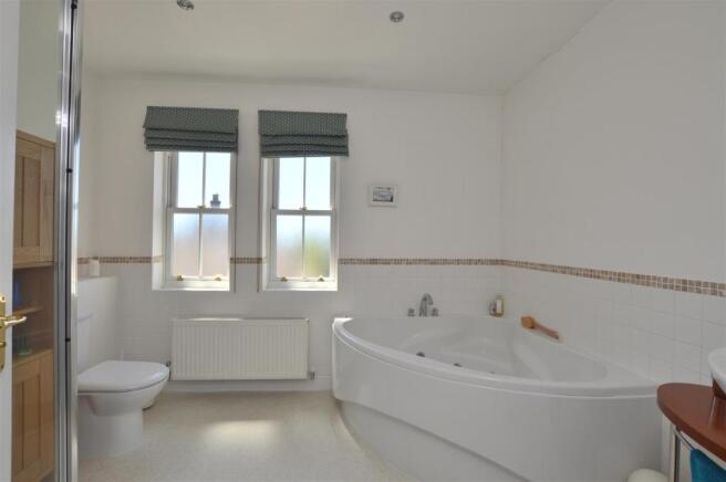 En-Suite Bathroom