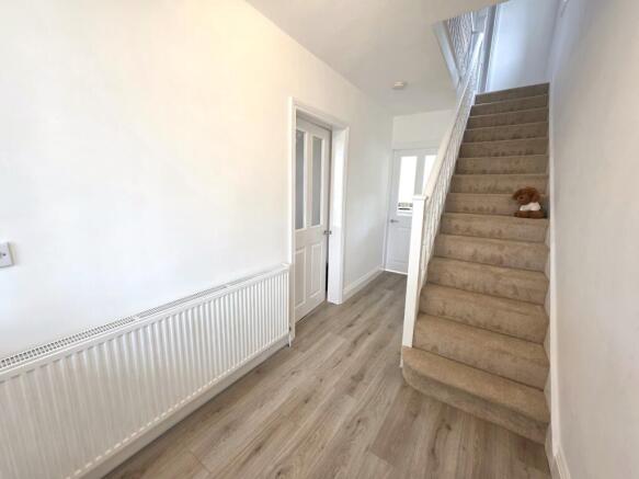 3 bed Semi-Detached to rent Image 5