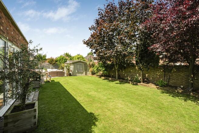 2 Cleveland Close1.jpg