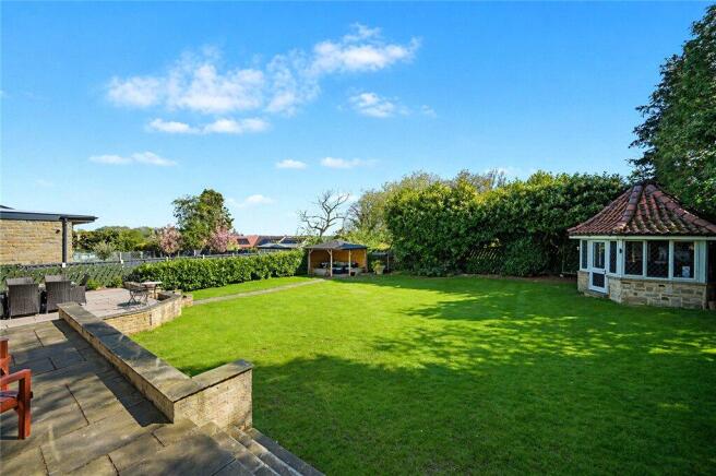 5 bed Detached for sale Image 7