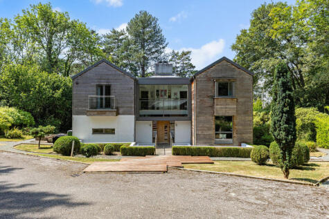 Vann Lake Road, Ockley, RH5