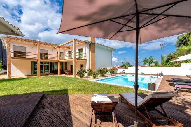 Exclusive Five-Bedroom Luxury Villa in Leiria
