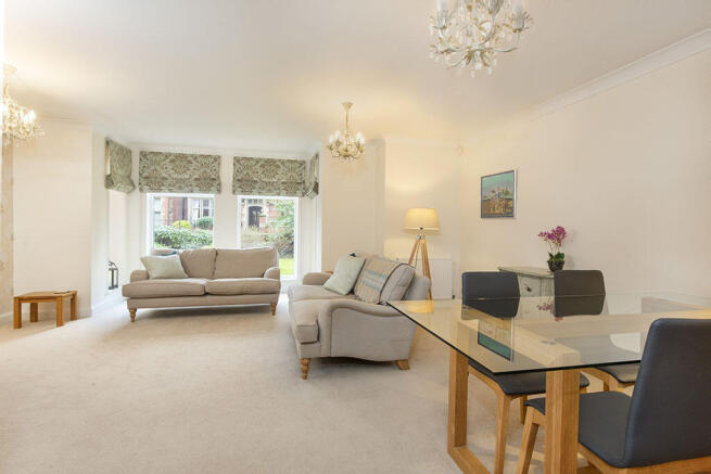 2 bed Apartment to rent Image 8