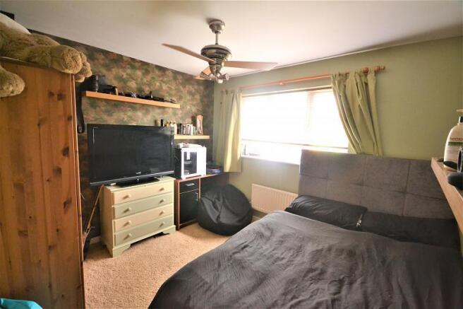 bedroom .jpg