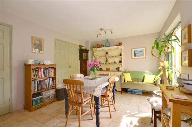 Kitchen / Dining Area