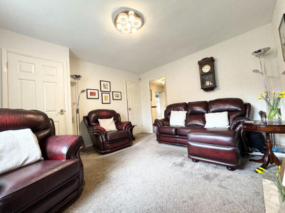 4 bed Detached for sale Image 8