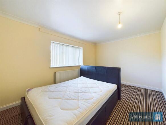 5 bed Semi-Detached for sale Image 8
