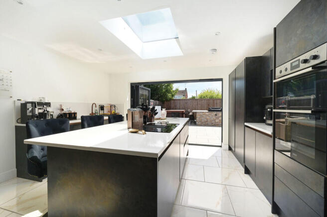 6 Chestnut Close ...