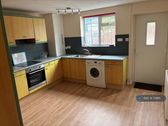 2 bed Terraced to rent Image 2