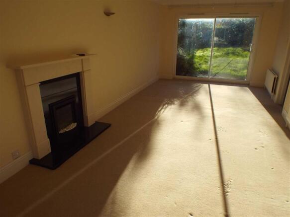 LOUNGE: