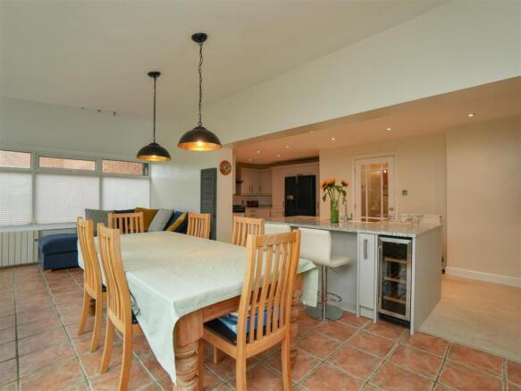 4 bed Detached for sale Image 7