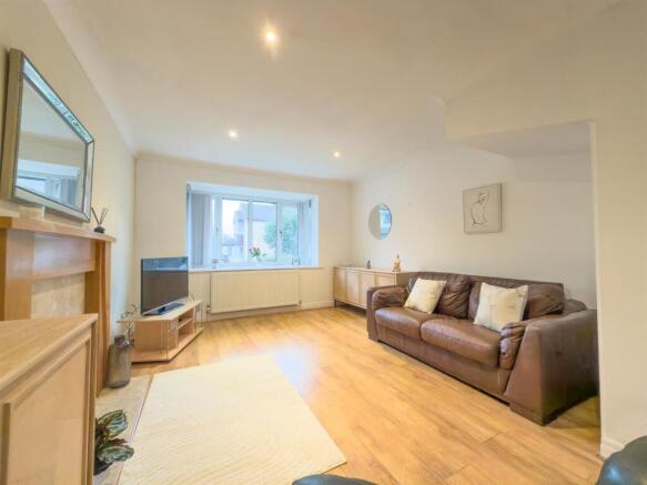Sitting Room/Dining Room