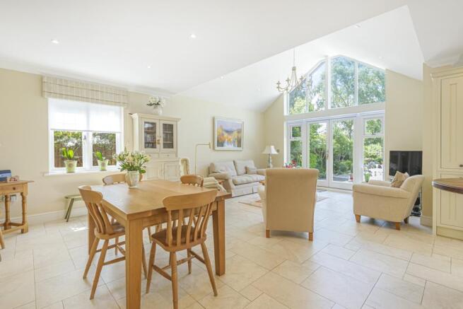 Kitchen/Breakfast/Fa