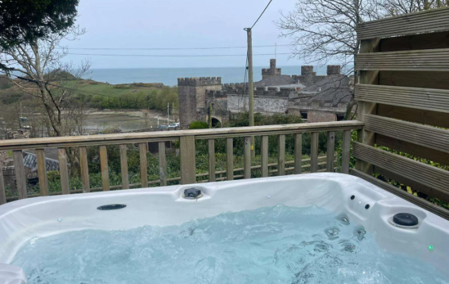 Hot tub with coastal views over Watermouth Castle 