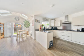 16, Garrett Crescent, Chertsey KT16 0SN