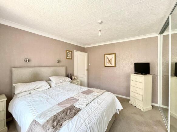 2 bed Semi-Detached Bungalow for sale Image 10