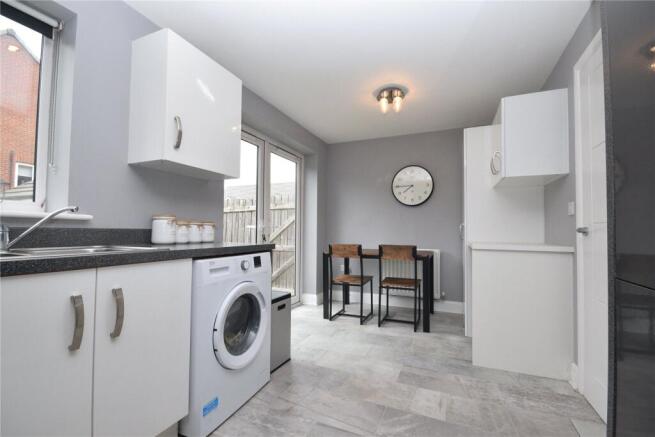 3 bed Semi-Detached to rent Image 4