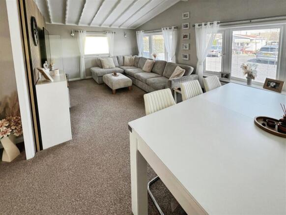 -Lounge