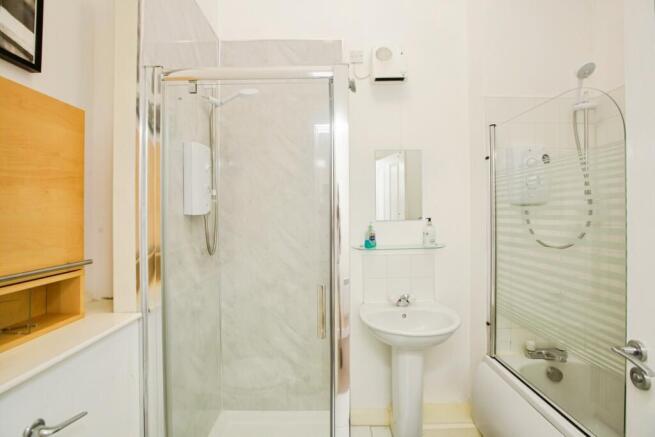 2 bed Flat for sale Image 6