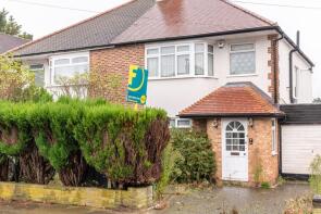 86, Hillside Gardens, Edgware HA8 8HD
