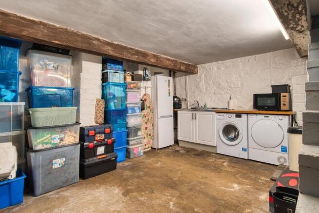 3 bed Terraced for sale Image 9