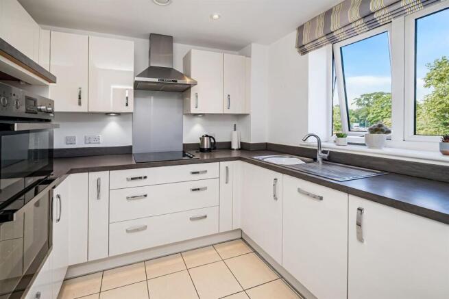 16-3896JPH-83517-11 landmark Place-29-medium.jpg