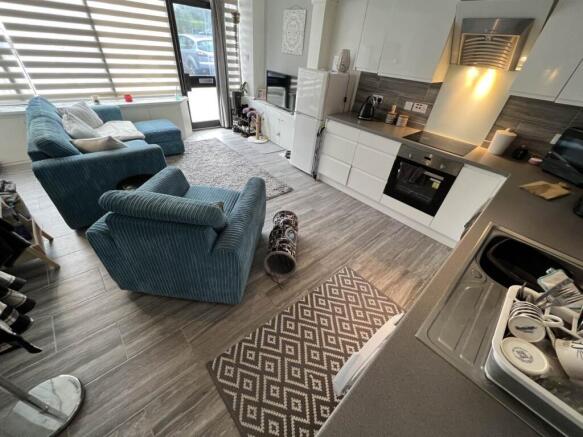 KITCHEN LOUNGE