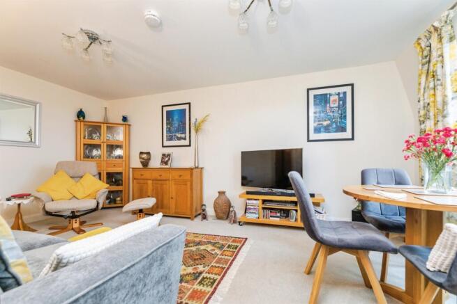 2 bed Apartment for sale Image 6