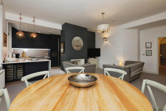 3 bed Flat for sale Image 12