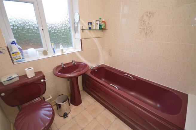 Bathroom (2).JPG