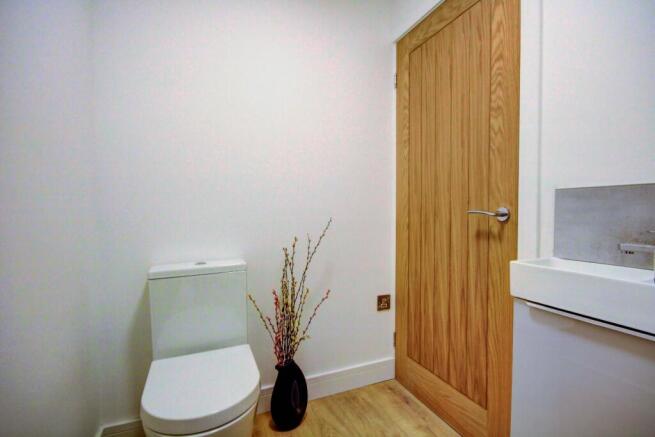 4 bed Detached for sale Image 10