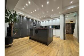 122, Ringlow Park Road, Manchester M27 0HD