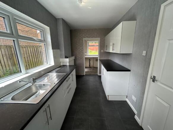 3 bed Semi-Detached to rent Image 4