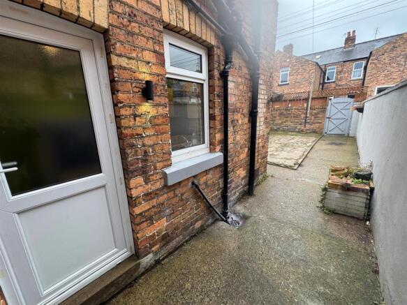 3 bed Terraced for sale Image 11