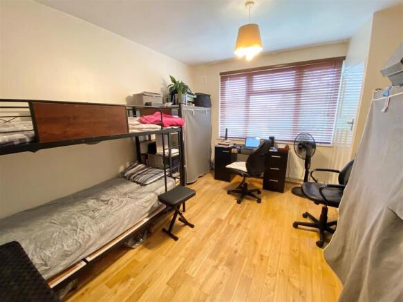 Bedroom 1.jpg