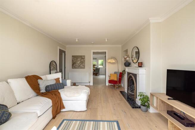 41 Eildon Crescent Melrose 09.JPG