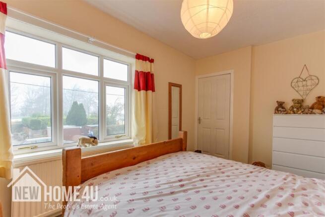 MASTER BEDROOM: