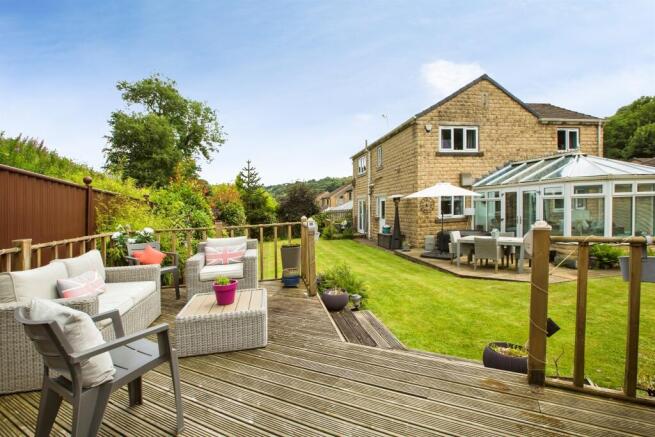 4 bed Detached for sale Image 8