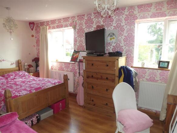 BEDROOM 2